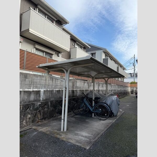 現地周辺 (駐輪場)