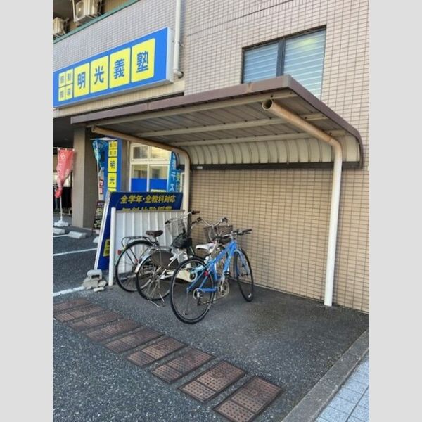 現地周辺 (駐輪場)