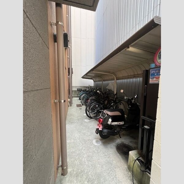 現地周辺 (駐輪場)