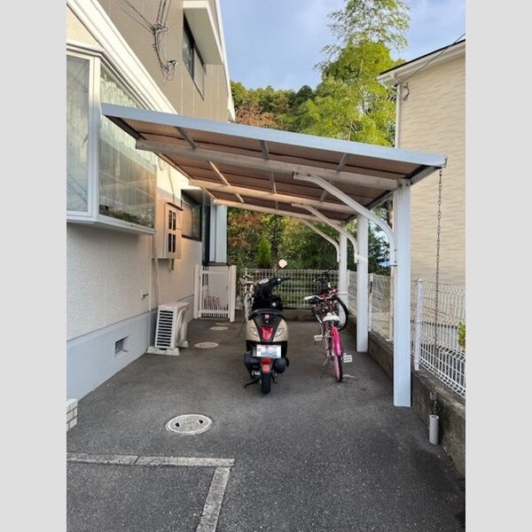 現地周辺 (駐輪場)