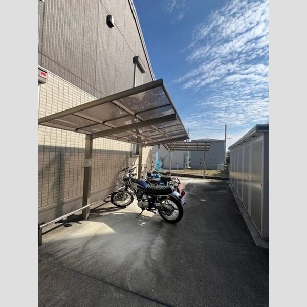 現地周辺 (駐輪場)