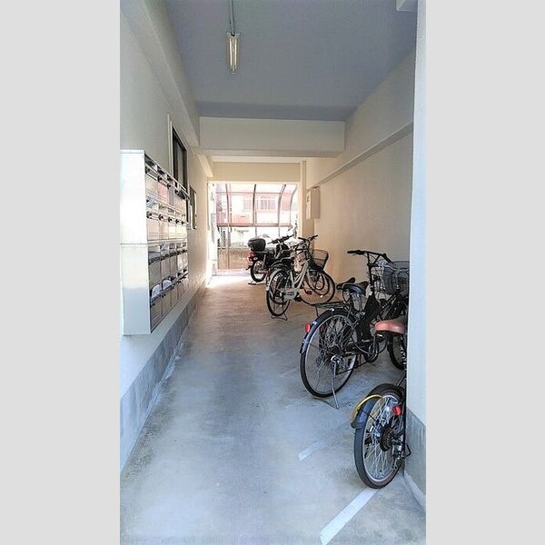 現地周辺 (駐輪場)