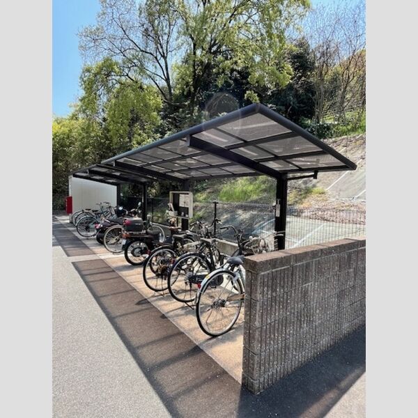 現地周辺 (駐輪場)