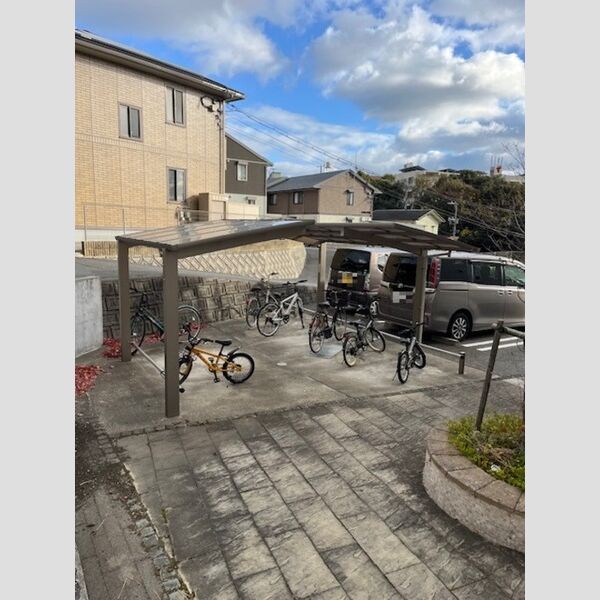 現地周辺 (駐輪場)