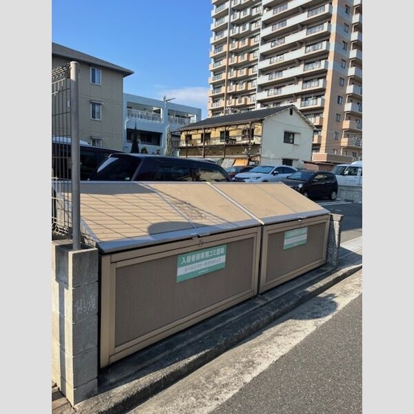 現地周辺 (ゴミステーション)