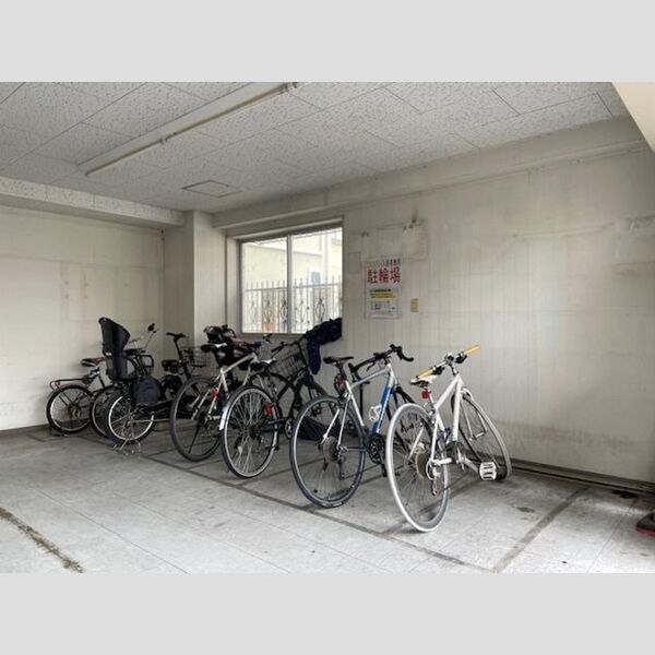 現地周辺 (駐輪場)