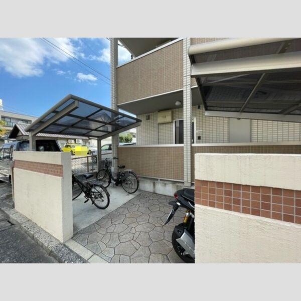 現地周辺 (駐輪場)