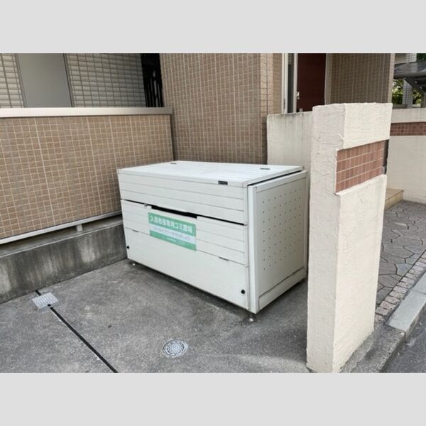 現地周辺 (ごみ置場)