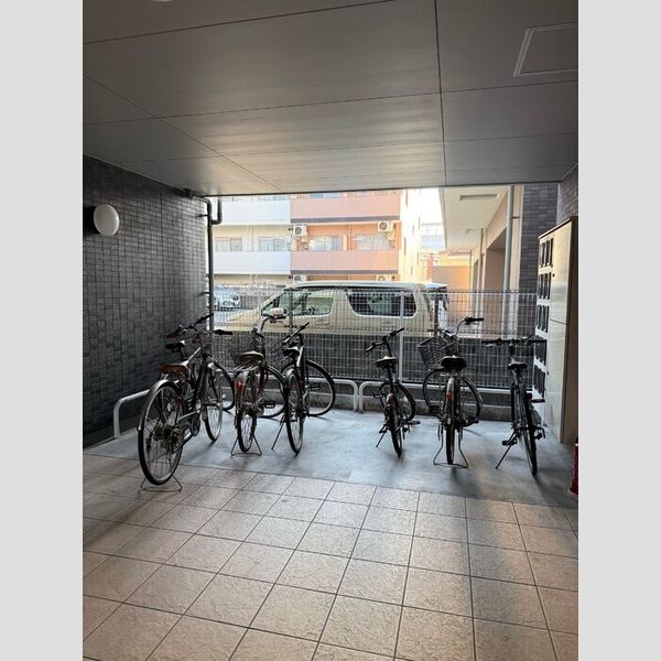 現地周辺 (駐輪場)