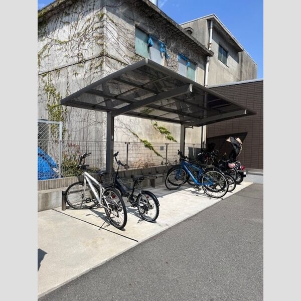 現地周辺 (駐輪場)