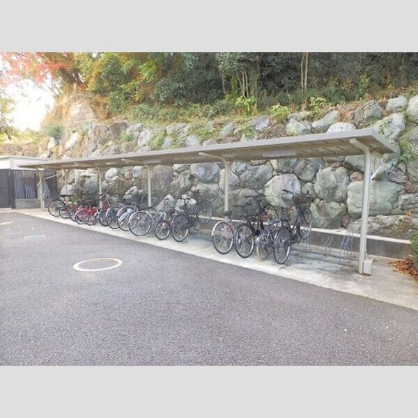 現地周辺 (駐輪場)