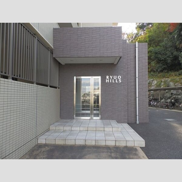 エントランス (エントランス)