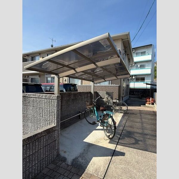 現地周辺 (駐輪場)