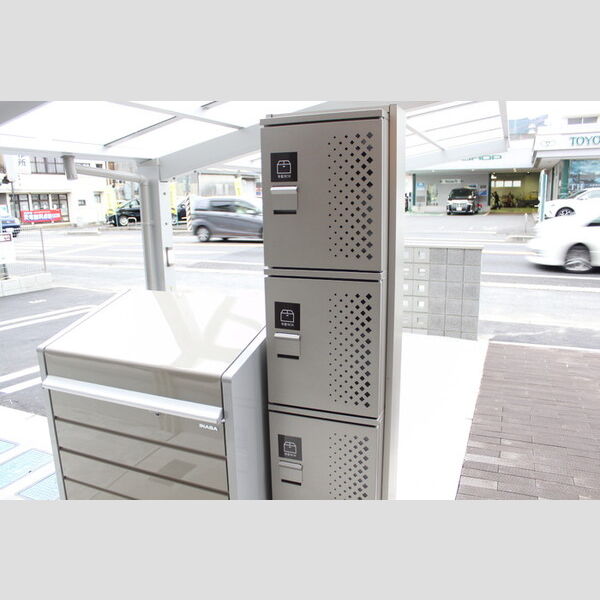 エントランス (宅配ボックス)