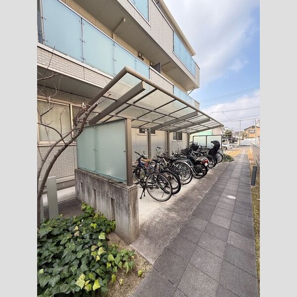 現地周辺 (駐輪場)