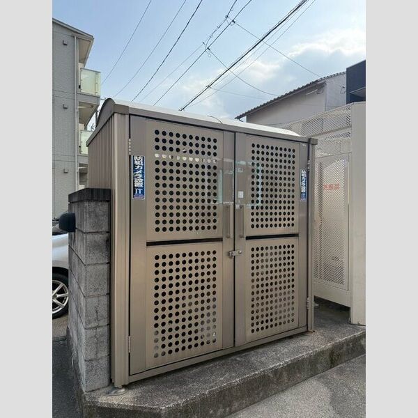 現地周辺 (ゴミステーション)