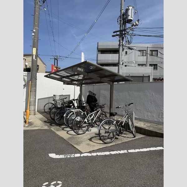 現地周辺 (駐輪場)