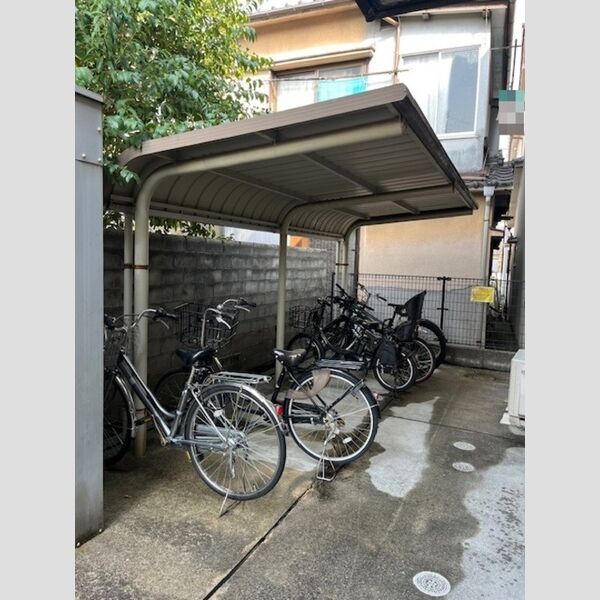 現地周辺 (駐輪場)