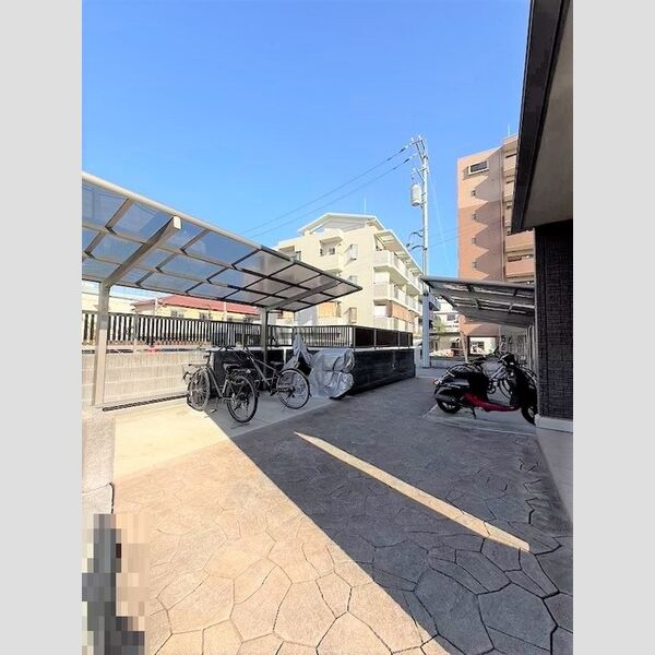 現地周辺 (駐輪場)