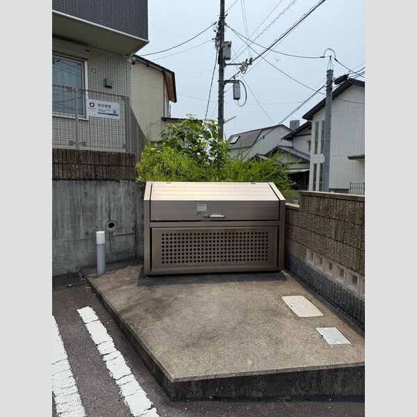 現地周辺 (ゴミステーション)