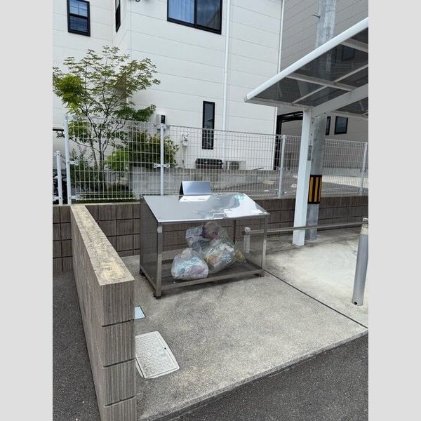現地周辺 (ゴミステーション)