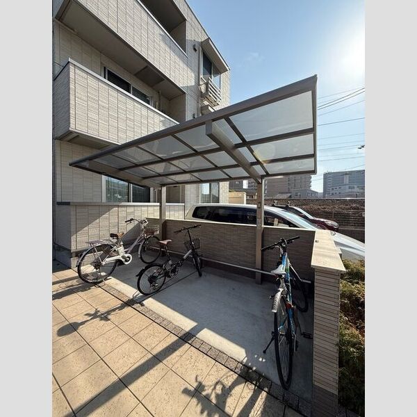 現地周辺 (駐輪場)