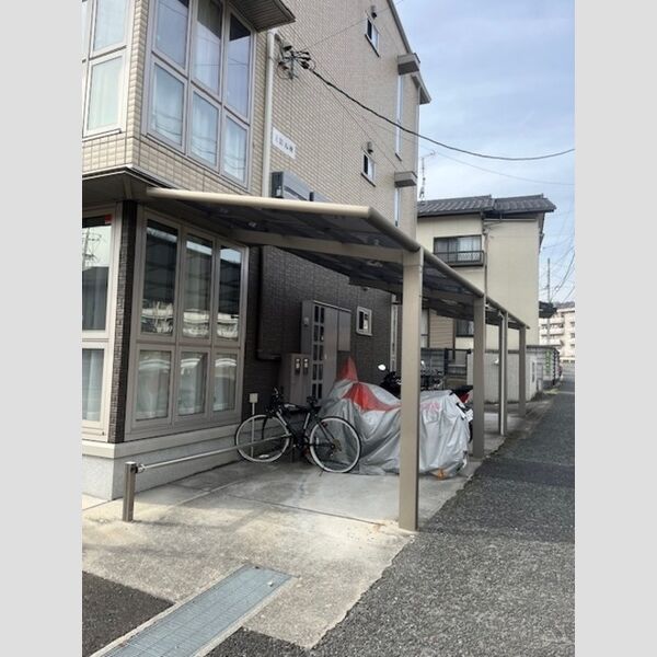 現地周辺 (駐輪場)