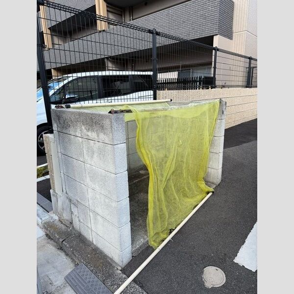 現地周辺 (ゴミステーション)