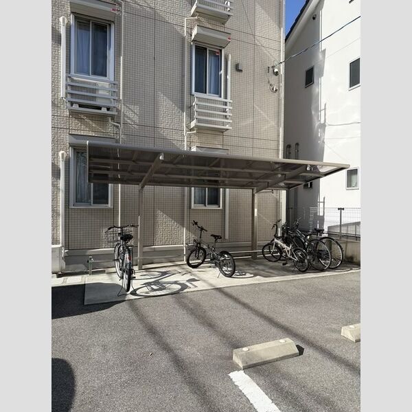 現地周辺 (駐輪場)