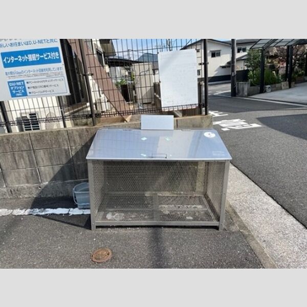 現地周辺 (ごみ置場)