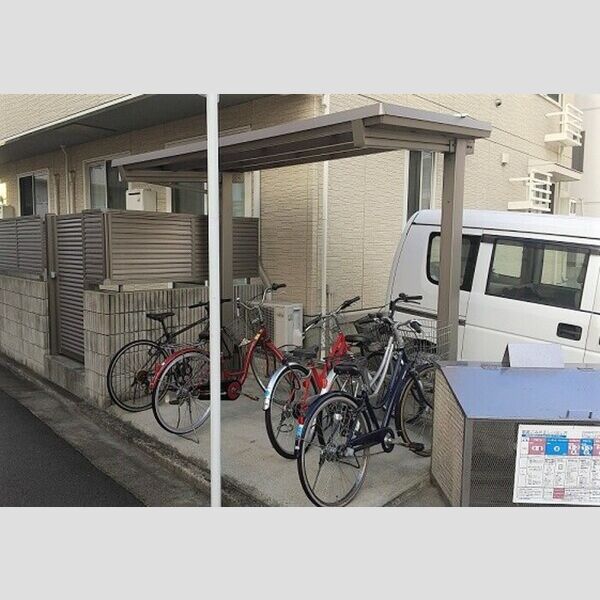 現地周辺 (駐輪場)