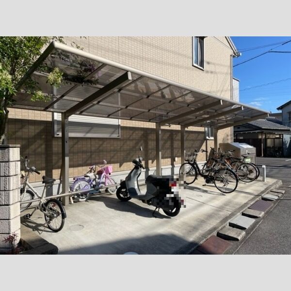 現地周辺 (駐輪場)