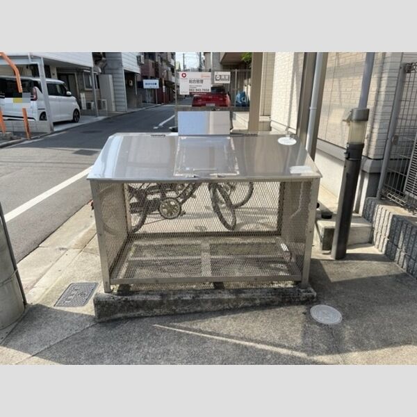 現地周辺 (ごみ置場)