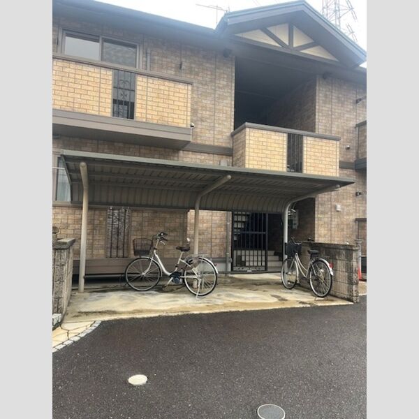 現地周辺 (駐輪場)