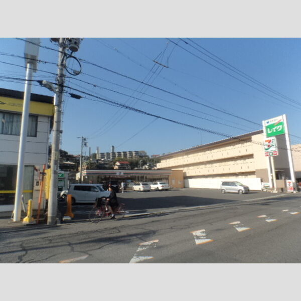 現地周辺 (セブンイレブン広島草津南3丁目店590m)