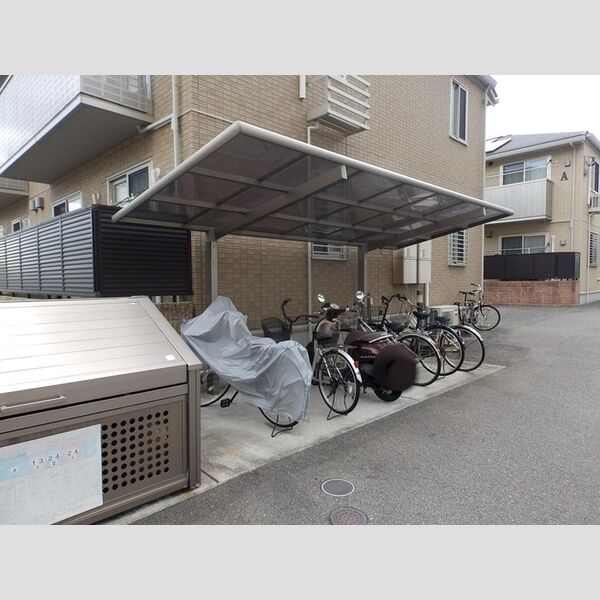 現地周辺 (駐輪場)