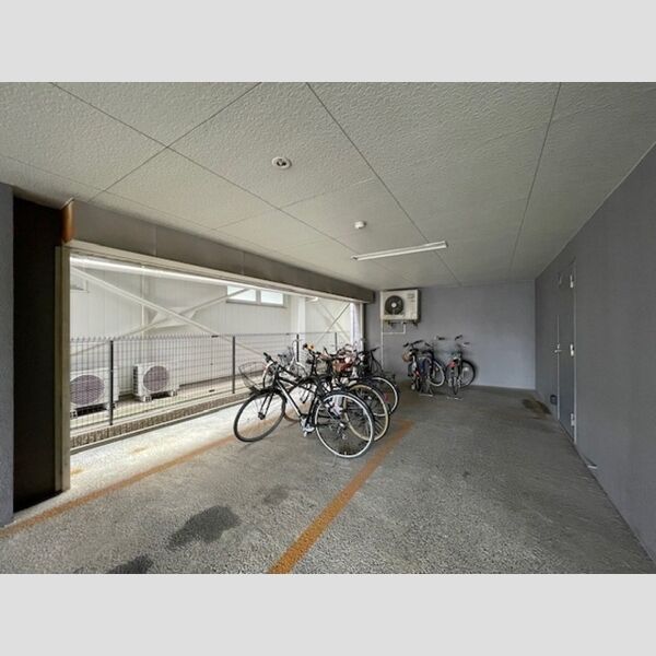 現地周辺 (駐輪場)