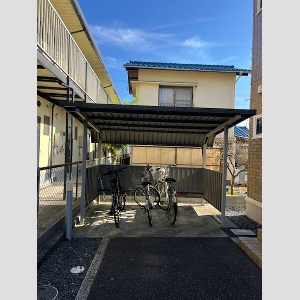 現地周辺 (駐輪場)