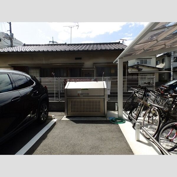 現地周辺 (ゴミステーション)