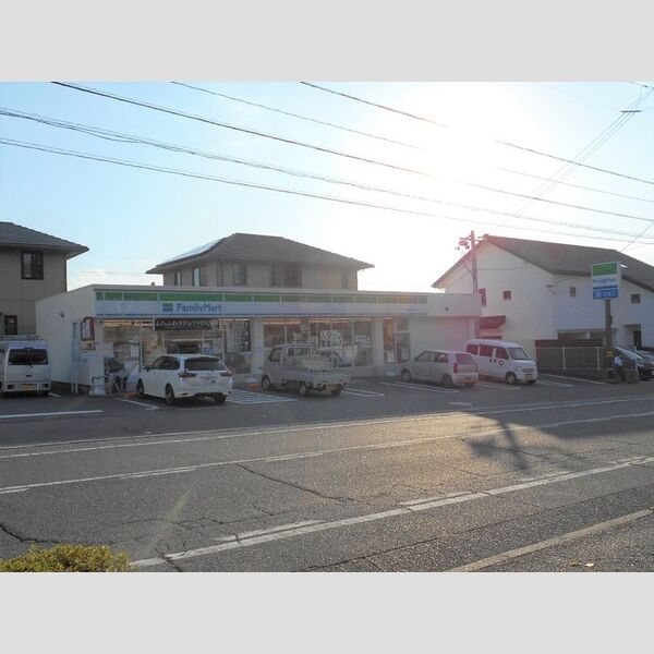 現地周辺 (ファミリーマート広島井口台店)