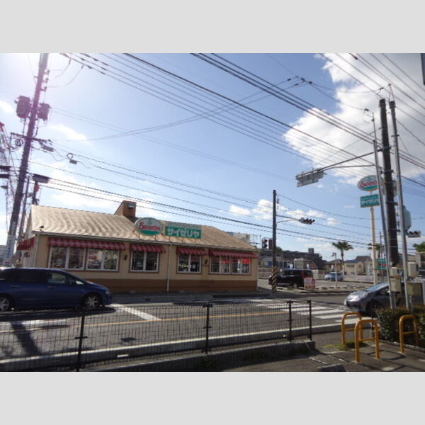 現地周辺 (サイゼリヤ楽々園店:437m)