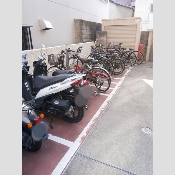 現地周辺 (駐輪場)