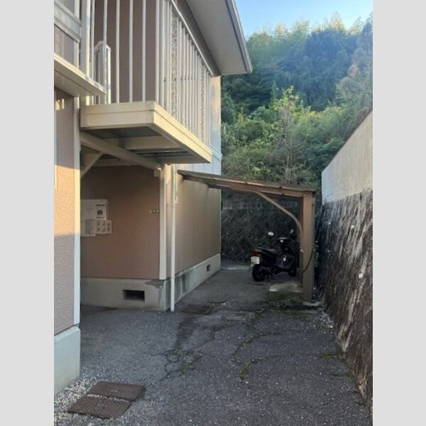 現地周辺 (駐輪場)