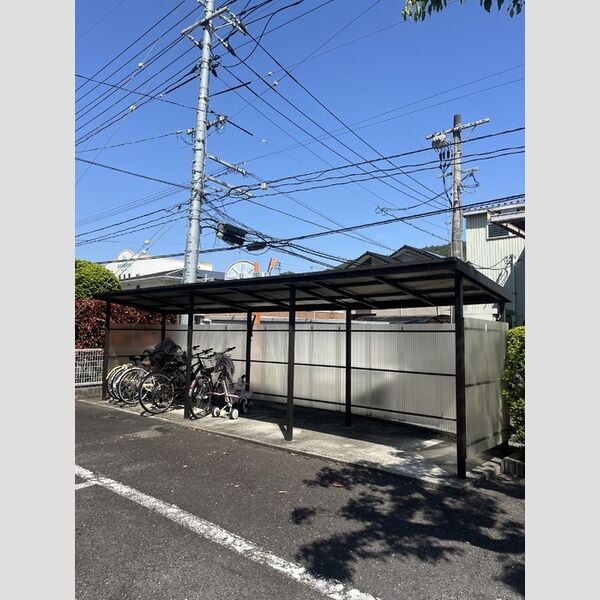 現地周辺 (駐輪場)