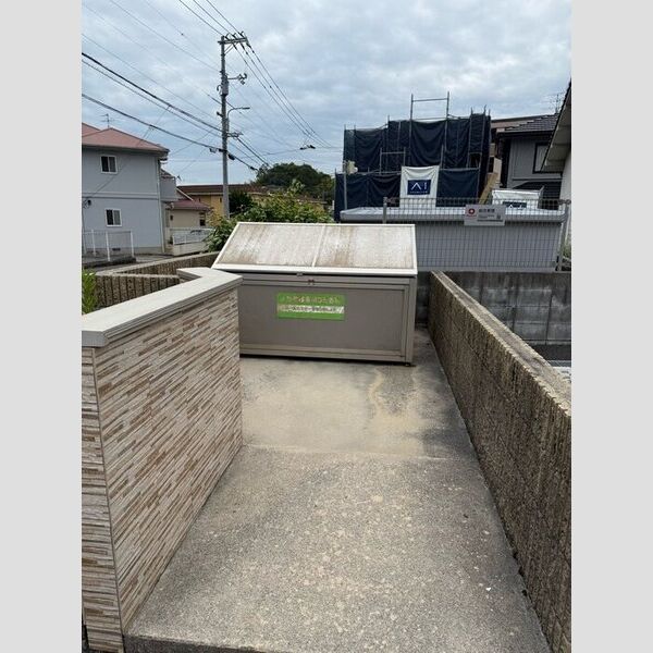 現地周辺 (ゴミステーション)