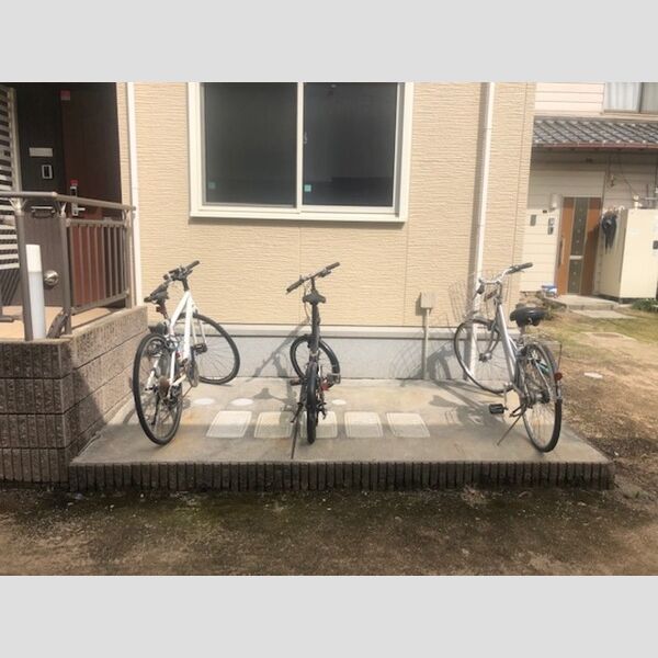 現地周辺 (駐輪場)