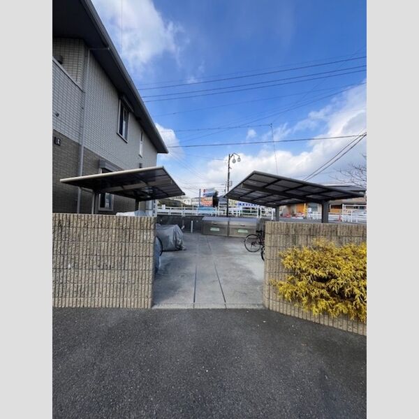 現地周辺 (駐輪場)