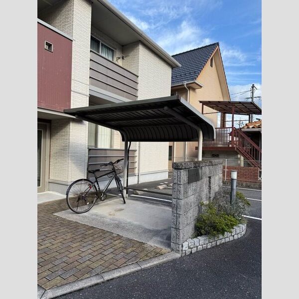 現地周辺 (駐輪場)