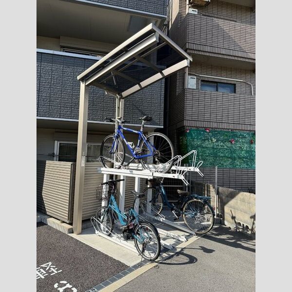 現地周辺 (駐輪場)