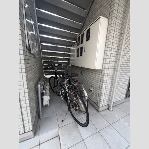 現地周辺 (駐輪場)